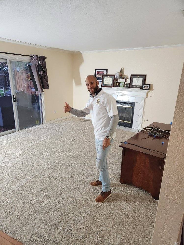 Freshly installed carpet in a Sacramento living room with edges trimmed